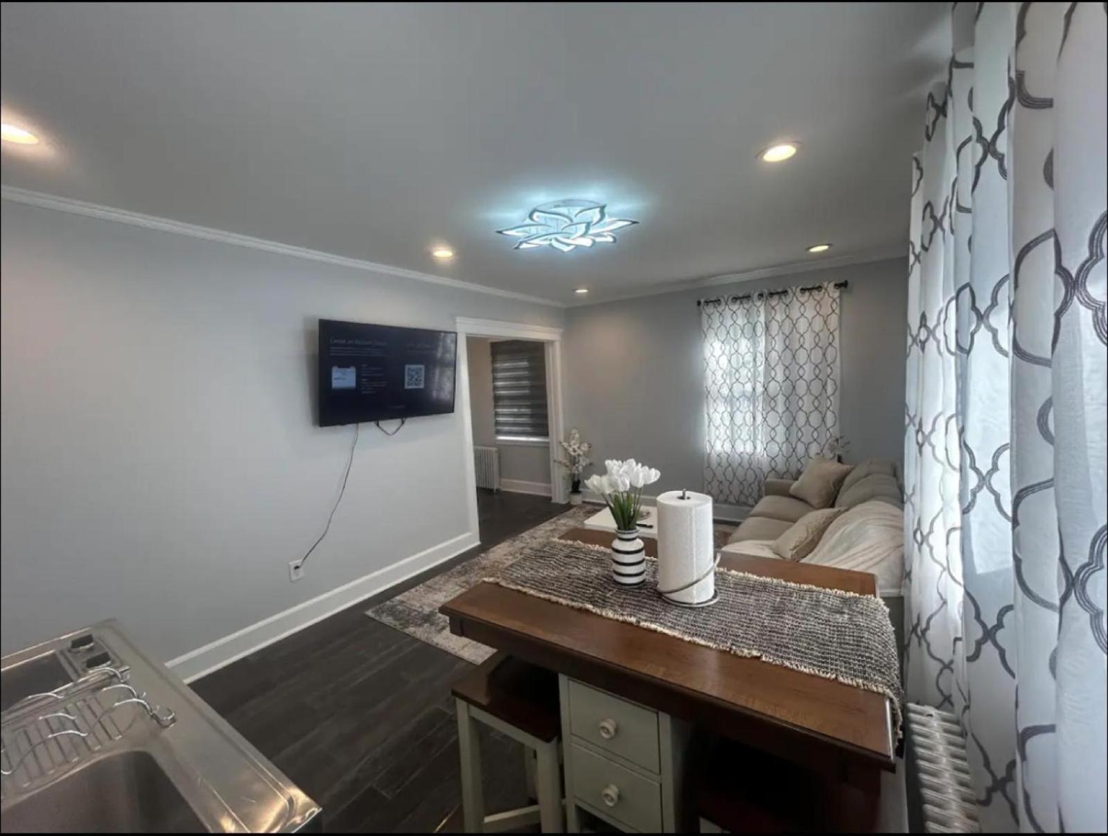 Private Suite In Huntington Station Buitenkant foto
